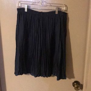 Gap Navy pleated flowy skirt